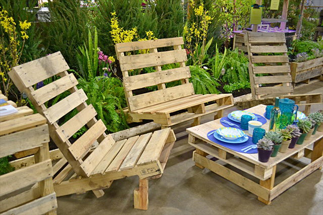 DIY Outdoor Furniture Made From Pallets