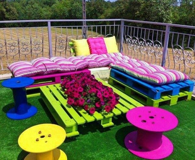 Revamp Pallet Ideas for Outdoors | Pallet Furniture Plans