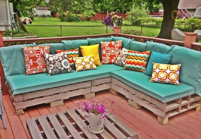 Finding Attractiveness in Pallet Yard Furniture | Pallet Furniture ...