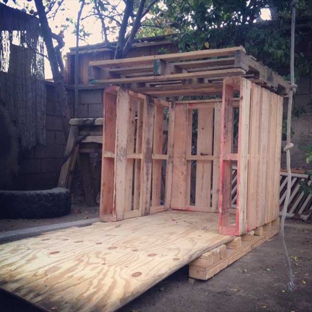 Pallet Playhouse for Kids from Reclaimed Wood | Pallet Furniture Plans