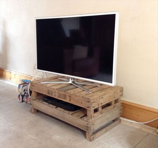 Pallet TV Stand