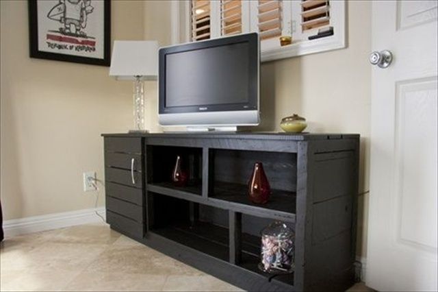 Pallet TV Stand: A Delight to Watch | Pallet Furniture Plans