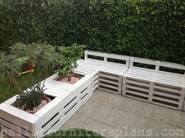 DIY Outdoor Furniture Made From Pallets