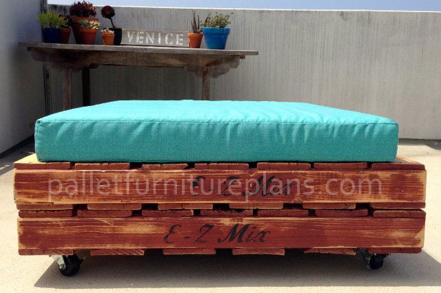 DIY Pallet Daybed Furniture