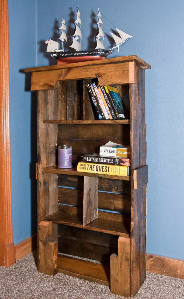 Wooden Pallet Bookshelf DIY | Pallet Furniture Plans