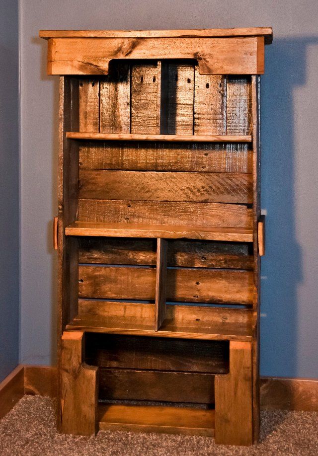 Wooden Pallet Bookshelf DIY  Pallet Furniture Plans