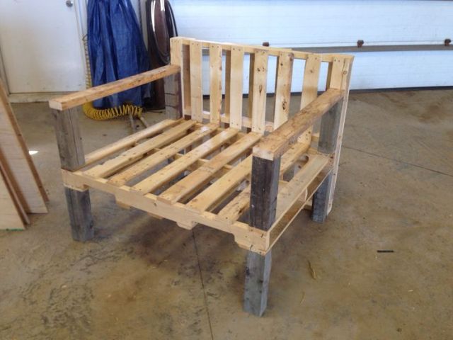 DIY Pallet Chair