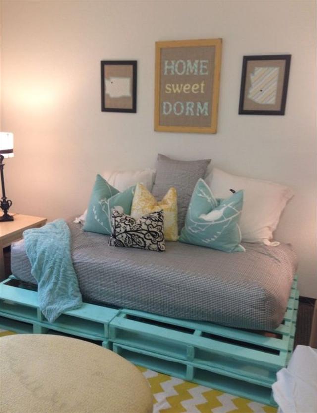 20 Cozy DIY Pallet Couch Ideas | Pallet Furniture Plans