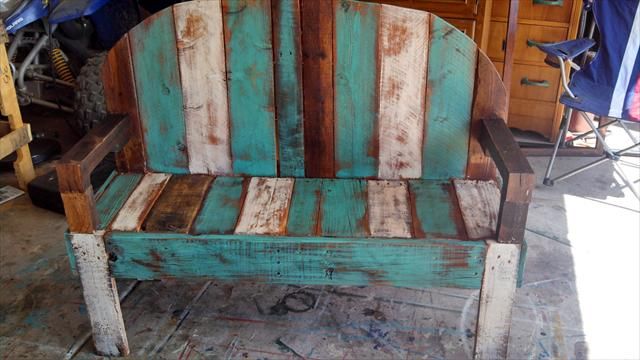DIY Rustic Pallet Bench | Pallet Furniture Plans