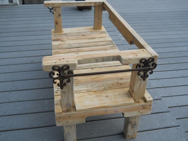 DIY Towel Bars Pallet Bench  Pallet Furniture Plans