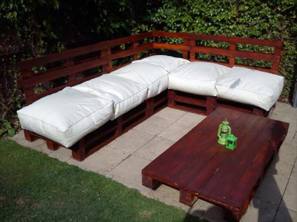 DIY Pallet Sectional Sofa
