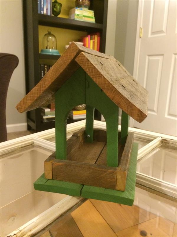 DIY Antique Pallet Bird Feeder