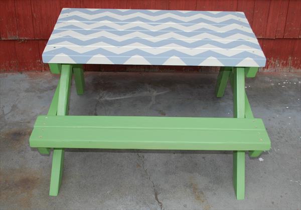 DIY Pallet Picnic Table