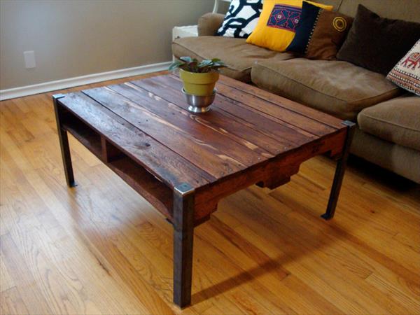 DIY Pallet Wood Table with Steel legs | Pallet Furniture Plans