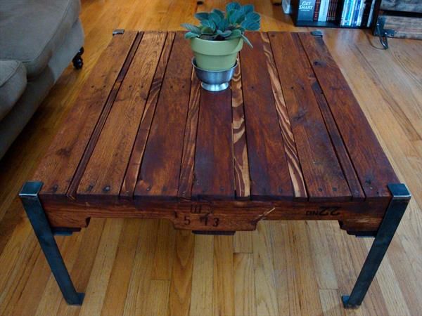 DIY Pallet Wood Table with Steel legs | Pallet Furniture Plans