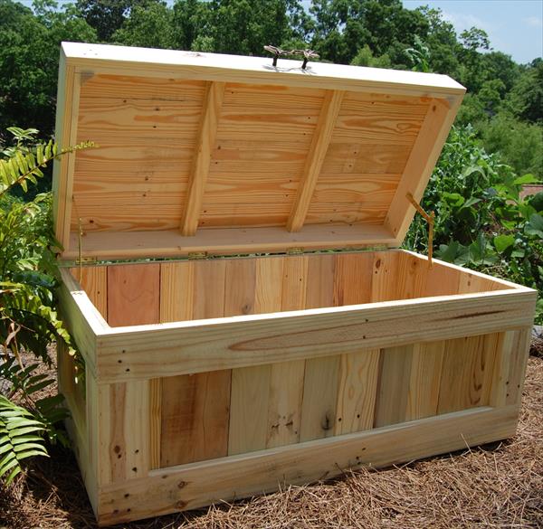 DIY Pallet Wood Chest / Coffee Table | Pallet Furniture Plans