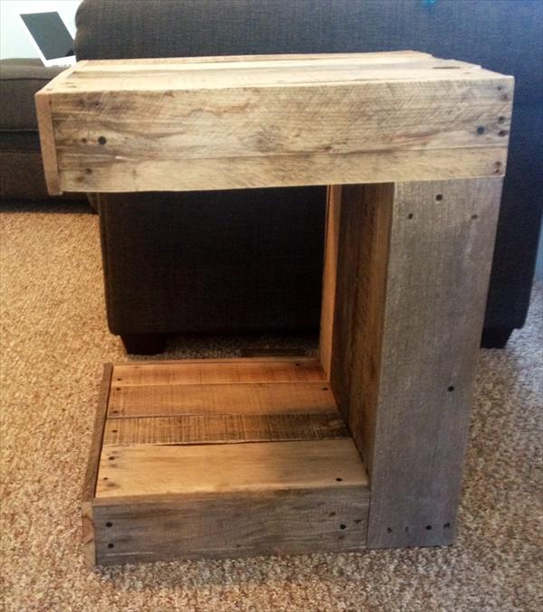 DIY C-Shaped Pallet Side Table  Pallet Furniture Plans