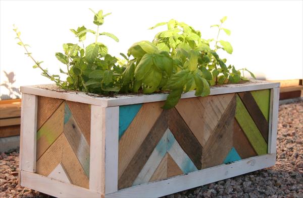 DIY Pallet Wood Chevron Herb Planter | Pallet Furniture Plans