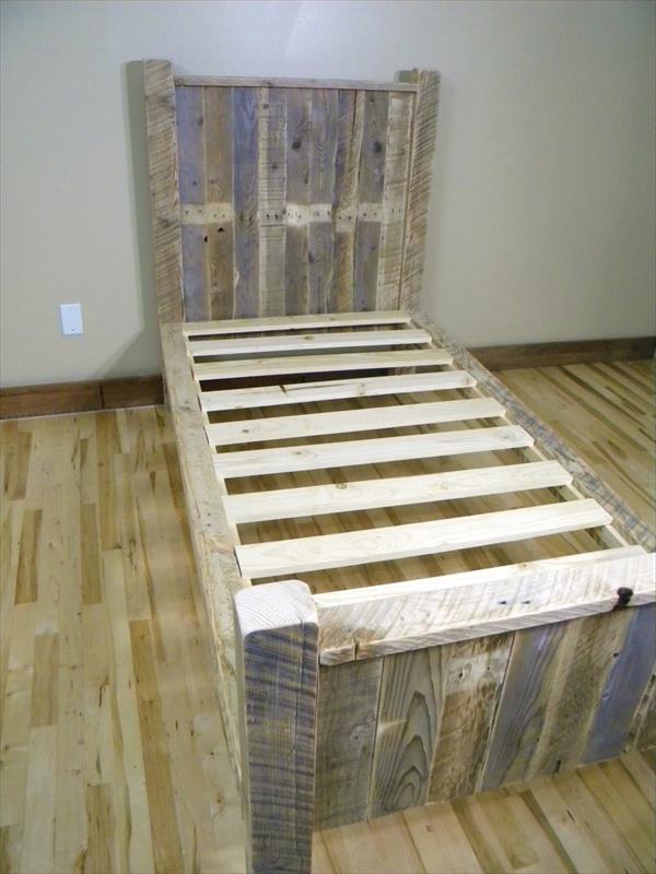 DIY Pallet Bed Pallet Furniture Plans