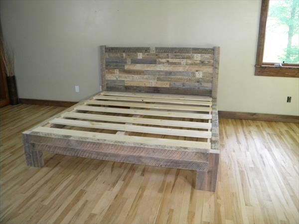 DIY Pallet Bed  Pallet Furniture Plans