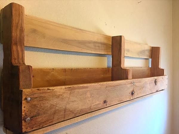 DIY Pallet Wall Decorative Shelf | Pallet Furniture Plans