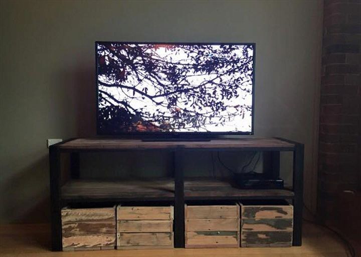 Pallet and Reclaimed Metal TV Stand | Pallet Furniture Plans