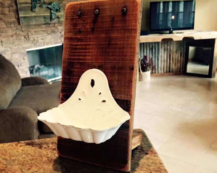 handmade wooden pallet soap holder