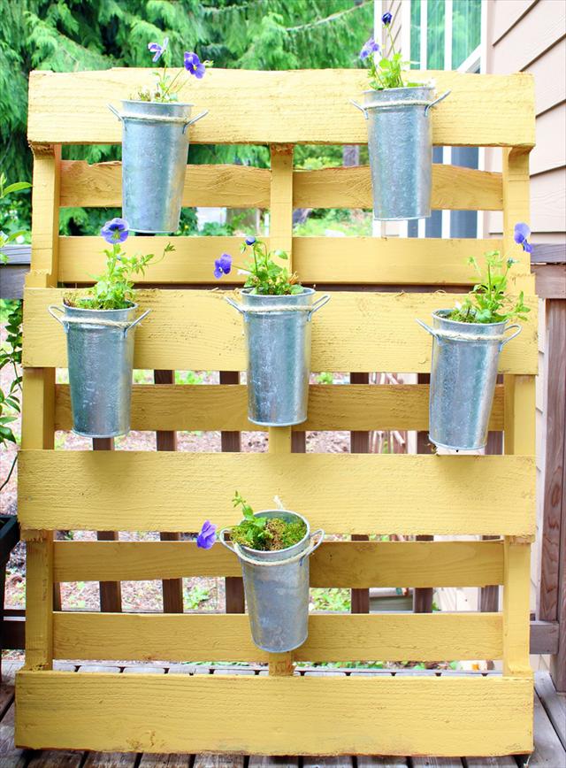 25 DIY Pallet Garden Projects | Pallet Furniture Plans