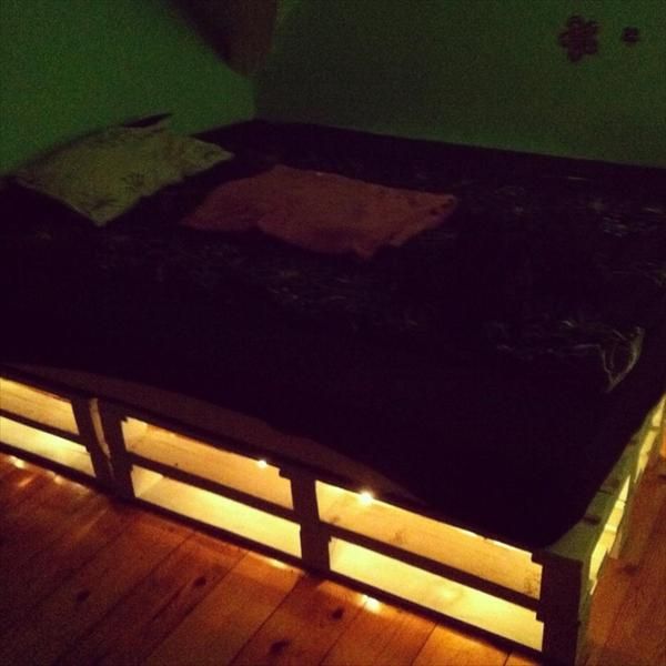 reclaimed pallet bed 