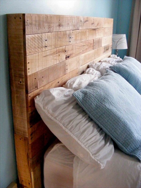 DIY Reclaimed Wooden Pallet Headboard | Pallet Furniture Plans
