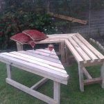 recycled pallet corner bench and table