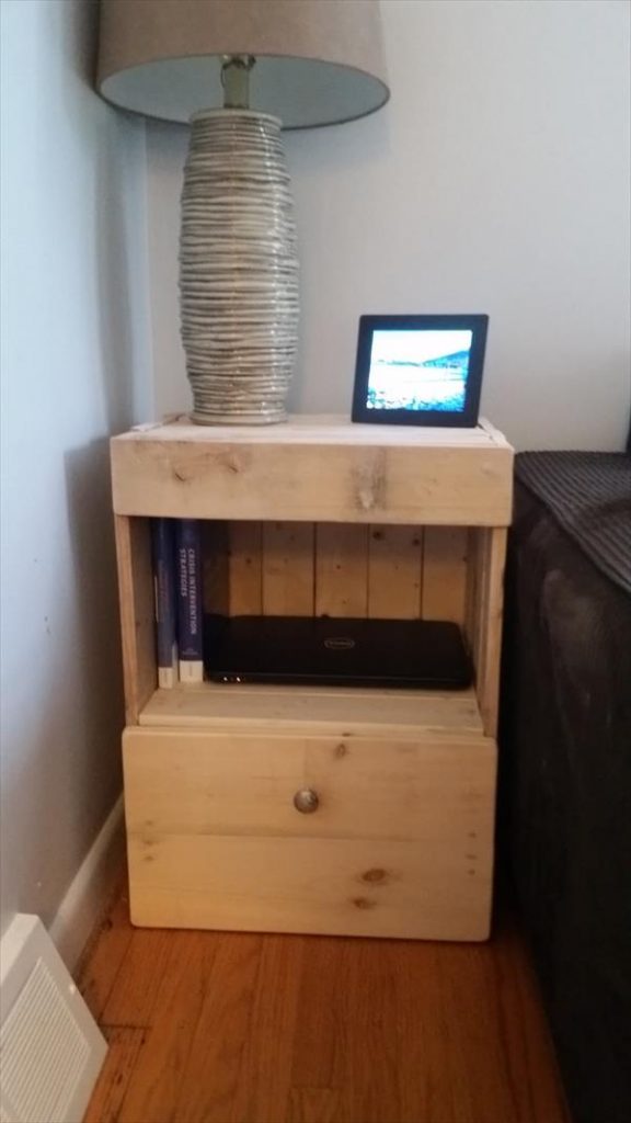 DIY Pallet Nightstand/End Table Pallet Furniture Plans